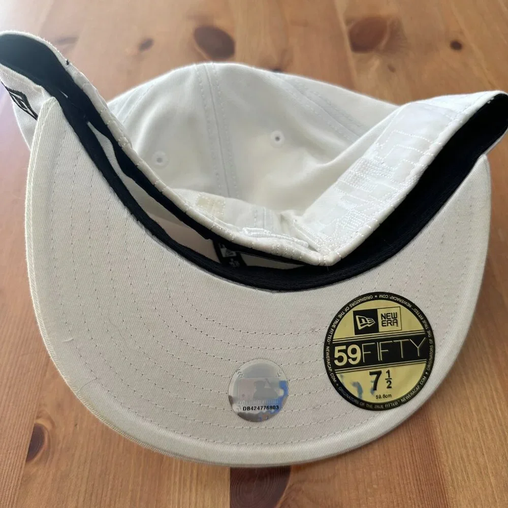 New Era 59FIFTY NY Yankees Fitted Hat 7 1/2 White NYC Skyline Embroidered - Picture 4 of 6